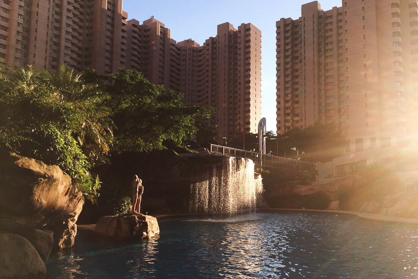 WYWH_nicolaberry_wk34_sunset swim_hong kong