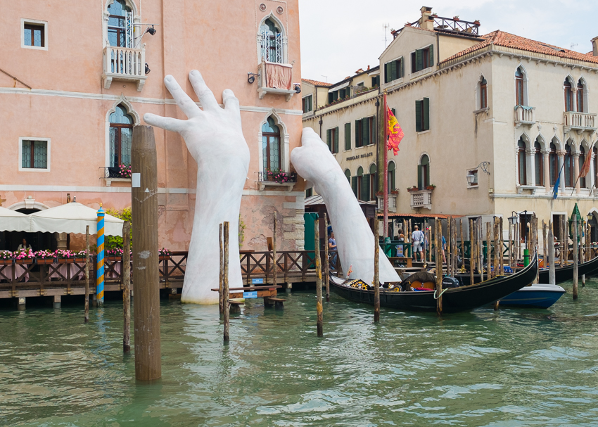 DebSchwedhelm_Helping-Hands_Venice-Italy